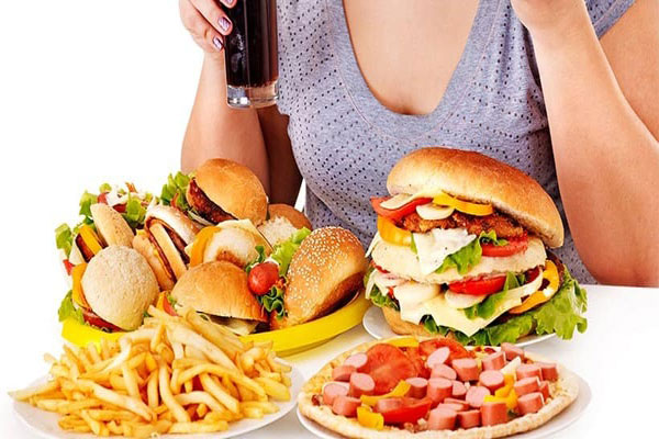 Chế độ ăn uống thiếu chất, không khoa học là nguyên nhân khiến ngực chảy xệ