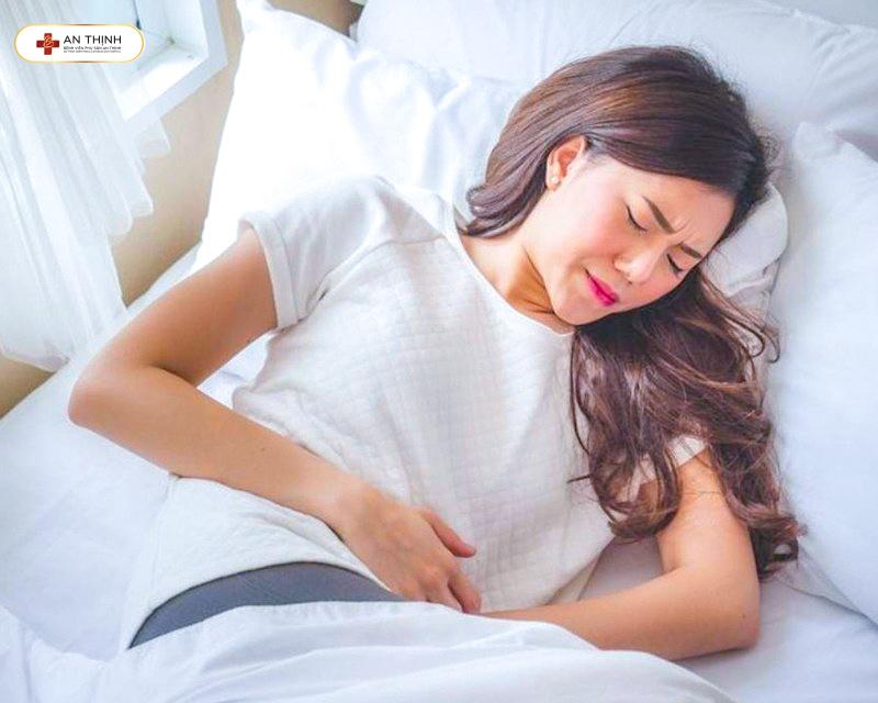 Khi chọc hút trứng, bạn có thể cảm thấy đau tức vùng bụng