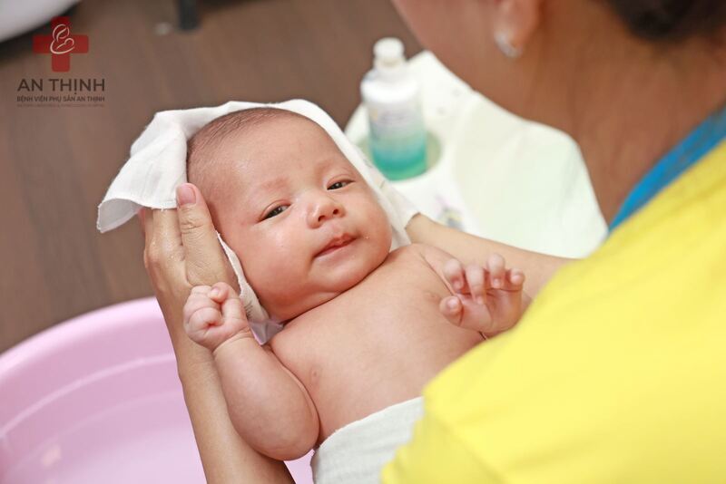 Caption đã nói:Dịch vụ tắm bé và chăm sóc mẹ sau sinh giúp bé sạch khỏe mẹ phục hồi nhanh chóng