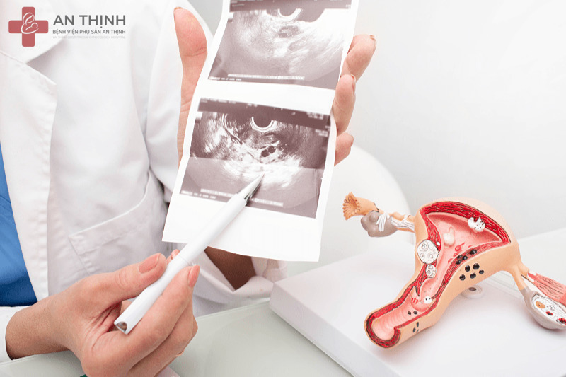 Khám bên ngoài giúp bác sĩ phát hiện sớm các dấu hiệu bất thường ở ngực và vùng kín