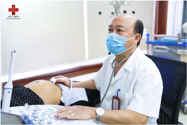 Thầy thuốc Ưu tú, BS CKII Nguyễn Đức Thuấn - Giám đốc Bệnh viện Phụ sản An Thịnh là vị Bác sĩ đã giúp hàng ngàn mẹ bầu đón con khỏe mạnh, bình an