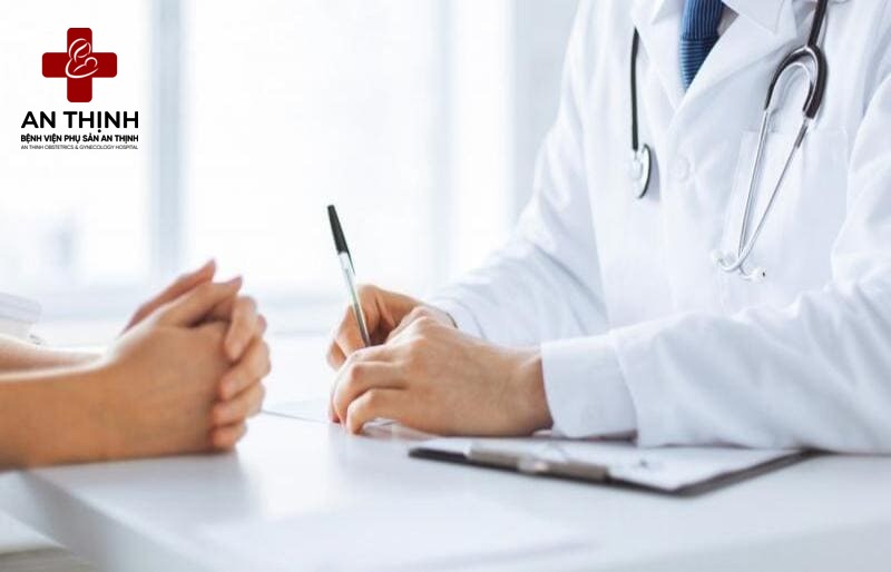 Khám lâm sàng là bước cơ bản có trong gói khám phụ khoa