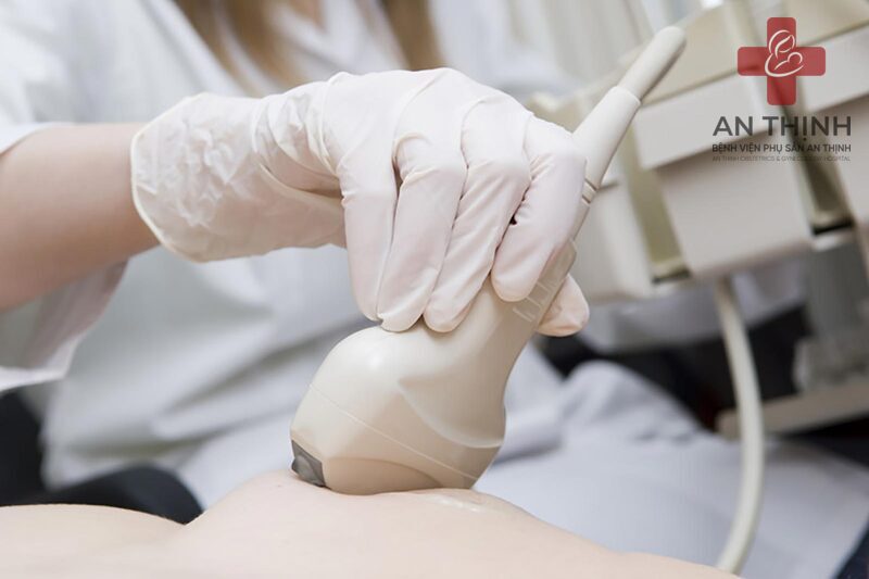 Siêu âm vú giúp bác sĩ phân biệt u đặc, u nang và đánh giá chính xác vùng nghi ngờ