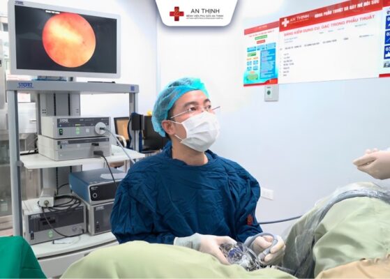 Nội soi buồng tử cung được thực hiện bởi ThS.BS Hà Đức Quang - Giám đốc Trung tâm IVF An Thịnh